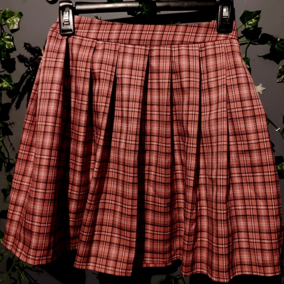 Pink and black Plaid, pleated skirt. - Picture 1 of 2